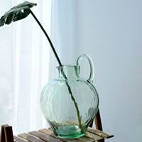 Vase en verre soufflé à la main, vase décoratif vert clair avec poignée pour la décoration moderne de la maison
