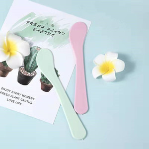 Spatula Makeup Spatula Plastik Merah Muda Hijau, Sendok Krim Masker Wajah Sendok Kosmetik Mini PP - Product Image 2
