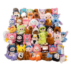 Vente en gros de jouets en peluche et poupées en coton PP personnalisés de 10 à 30 cm, assortiment pour machines à griffes, sacs de présentation, pendentifs tendance, marque KBX - Product Image 1