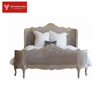Lit double en bois massif sculpté style campagne américaine rétro, avec détails en rotin, design artistique français, idéal pour villa ou lit de mariage en bois d'origine