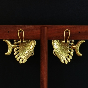 Boucles d'oreilles clous en émail noir style européen et américain, entièrement serties de zirconium, motif poisson tropical rayé, tendance, luxe léger, uniques - Product Image 3