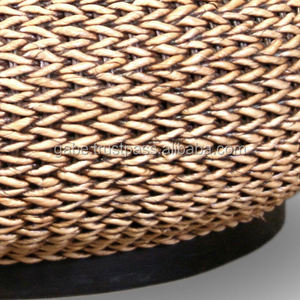 Juego de mesa de centro redonda Modern Havana, que combina madera de caoba de alta calidad y mimbre de jacinto de agua natural para un hogar elegante y duradero. - Product Image 2