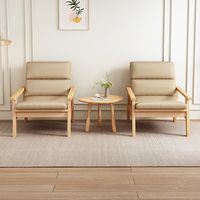 Fauteuil simple moderne minimaliste italien avec structure en bois et coussin moelleux, fauteuil de détente avec accoudoirs confortables