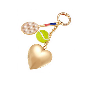 Lindo Set de Llaveros Novedosos con Dijes de Fresa, Tenis, Dados y Corazón, Perfecto para Decoración de Bolsos y Regalos - Product Image 6