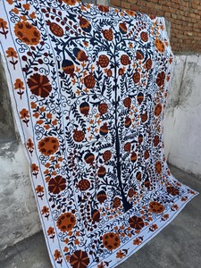 Couverture en coton Suzani faite à la main, couvre-lit brodé, textile ouzbek, décoration murale, décoration bohème pour la maison - Product Image 4