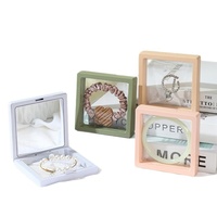 Boîte d'emballage carrée pour bracelet en cristal avec film PE transparent et design flottant pour le rangement de bijoux de collection