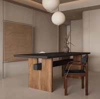 Bureau de travail moderne en bois massif avec design éco-responsable