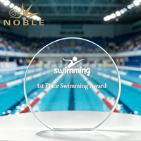 Elegante Placa de Cristal Curva Redonda para Premios de Natación, Base Arqueada Autoportante, Grabado Láser con Silueta de Nadador, Placa de Campeón de Competición