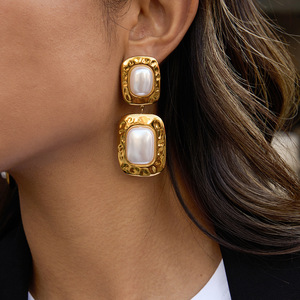 Orecchini Vintage con Grandi Perle in Acciaio Inossidabile, Pendenti Rettangolari Martellati, Orecchini alla Moda Placcati Oro 18k, Vendita all'Ingrosso - Product Image 1