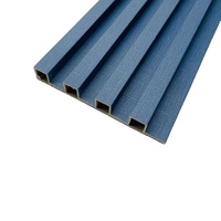 Panneaux muraux décoratifs carrés noirs et or, panneaux rainurés WPC pour plafond, lames en bois PVC WPC pour murs intérieurs avec LED