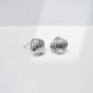 Precio de fábrica, pendientes geométricos hipoalergénicos de plata S925, elegantes y delicados, estilo coreano occidental, pequeños y sencillos para chicas. - Product Image 4