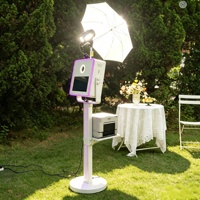 Winkelverstellbare Technologie-Metall-Selfie-Fotobox-Maschine mit 15,6-Zoll-Touchscreen und LED-Lichtleiste für Hochzeiten, Vermietungen und Geschäftsveranstaltungen