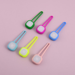 Colgante luminoso para mascotas, luz LED nocturna, etiqueta de silicona para caminar para perros, etiqueta antipérdida para gatos, batería, suministros de joyería para dormitorio - Product Image 2