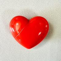 2023 gros personnalisé cosmétique Mini vide en plastique amour coeur brillant à lèvres Tubes rouge à lèvres rouge à lèvres étui brosse conteneurs Tube
