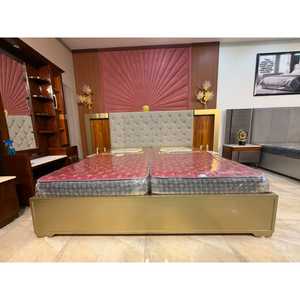 เตียงคู่หุ้มเบาะสไตล์โมเดิร์น พร้อมหัวเตียงบุนวมแบบ Tufted โครงไม้ และเฟอร์นิเจอร์ห้องนอนสไตล์ร่วมสมัย - Product Image 5