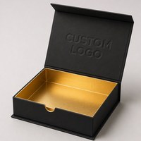 Boîte cadeau magnétique de luxe en matériaux recyclés noirs et dorés rigides, avec doublure en éponge et logo personnalisé