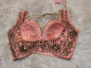 เสื้อผู้หญิงสีชมพูสำหรับเจ้าสาว ดีไซน์เนอร์ออกแบบ ประดับด้วยกระจกเซอร์คอนแท้ งานปักมือประณีต - Product Image 3