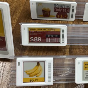 Étiquette de prix numérique E-Ink 4 couleurs personnalisée, multi-tailles (1,3, 1,54 et 1,8 pouces), fabriquée en usine, étiquette électronique de rayon Esl Epaper - Product Image 1