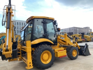 Chargeuse-pelleteuse JCB 3CX d'occasion avec joints étanches, machine de terrassement et de chargement sans fuites pour travaux de jardinage et poussée de débris - Product Image 1