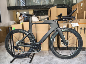 Bicicleta de Carretera TT 700C Triathlon WheelTop TX 24 Velocidades con Cambio Electrónico SHIMANO 105, Frenos de Disco Hidráulicos y Ruedas de Carbono - Product Image 1