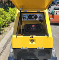 Mini rouleau de route vibrant de compacteur d'asphalte de sol SRD016W avec télécommande à vendre