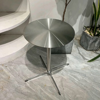 Table Moderne en Acier Inoxydable à Quatre Pieds pour Cafés Tendance, Salons de Thé, Boutiques de Desserts, Réunions d'Affaires en Extérieur – Durable et Écologique