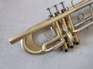 Fabricante al por mayor de instrumentos de trompeta sintonizados en C de alta resistencia Instrumentos sintonizados en B bajos Banda de armonía de rendimiento profesional - Product Image 5