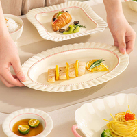 Service de table en porcelaine céramique pour 10 personnes, style européen, dentelle en relief, assiettes et bols de haute qualité, élégant et luxueux, pour un usage quotidien à la maison