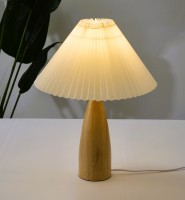 Lampe de table LED éco-chic nordique en bois de caoutchouc recyclé, à économie d'énergie, avec abat-jour champignon en lin rustique simple, douille E27 Edison