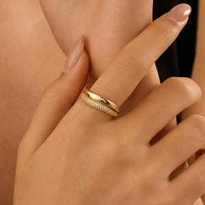 Bijoux de mode, bague géométrique en argent sterling S925 plaqué or avec pavé de CZ, bague empilable pour femmes - Product Image 1