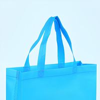Sac fourre-tout réutilisable en non-tissé thermosoudé personnalisable à prix réduit, avec poignées découpées et motif lettres – Offre spéciale