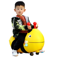 Trottinette à quatre roues en plastique Bee Design avec fonction glissière et balançoire pour enfants de 2 à 4 ans