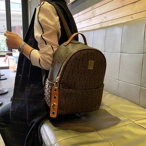 가죽 배낭 패션 대용량 리벳 책가방 트렌드 여성용 배낭 PVC 휴대용 직조 소녀 가방