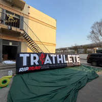 Paravent gonflable segmenté sur le thème du sport, toile de fond pour roadshow de marque de fitness, marqueur de lieu pour activités de team building en extérieur