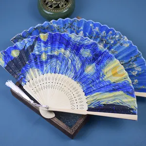 Оптовая продажа, китайский изготовленный на заказ бамбуковый веер из ткани с принтом, складной бумажный веер для подарка