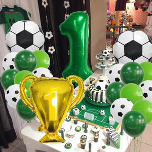 Kit <span class=keywords><strong>de</strong></span> Globos del Campeonato Mundial 2026, Combinación <span class=keywords><strong>de</strong></span> Globos <span class=keywords><strong>de</strong></span> Látex y Metalizados Verde y Dorado, Decoraciones para Fiesta <span class=keywords><strong>de</strong></span> Fútbol, Centro <span class=keywords><strong>de</strong></span> <span class=keywords><strong>Mesa</strong></span> con Trofeo - Product Image 2