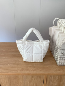 Sac fourre-tout à bandoulière grande capacité haut de gamme pour femme Bellmont, qualité 5A, avec logo personnalisé, design de marque, vente en gros - Product Image 3