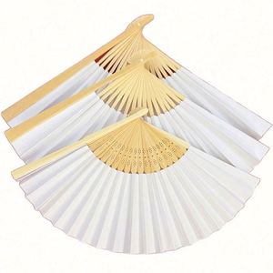 พัดลมพกพาทำจากไม้ไผ่เป็นมิตรกับสิ่งแวดล้อมพัดลมแกะสลักและทาสีแบบศิลปะพื้นบ้านพัดลมพับได้สำหรับเป็นของขวัญทางธุรกิจปาร์ตี้รักดอกไม้สไตล์ - Product Image 1