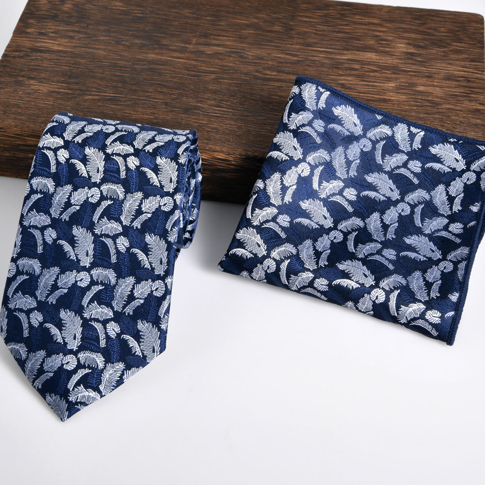 Blue suit: tie-square