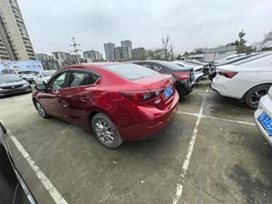 Mazda3 Axela 2016, 1.5L, Manual, Sedán, Volante a la Izquierda, Neumáticos R16, Luces LED Oscuras, Faros Delanteros Adaptativos, Maletero Espacioso de 419L, Autos Usados - Product Image 3