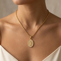 Collar con Colgante de la Virgen María en Acero Inoxidable Chapado en Oro de 18K, Joyería Católica Hipoalergénica e Impermeable