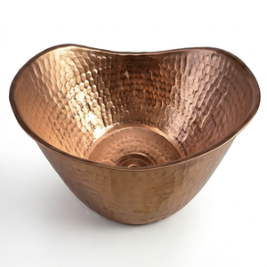 Évier de cuisine en cuivre fait main, cuve unique, finition brossée rustique, à poser sur le comptoir, design unique - Product Image 1