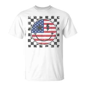 Camiseta vintage con diseño retro de la bandera de Estados Unidos y cara sonriente del 4 de julio - Product Image 1