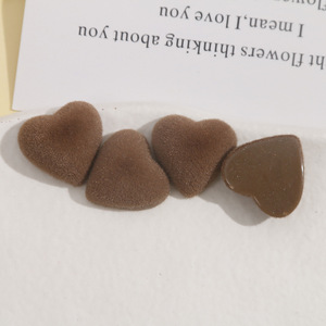 Eenvoudige 17*18mm bruine pluche perzik hartvormige knoop patch handgemaakte bedel voor DIY kleding pluizige knoop broche accessoires - Product Image 5