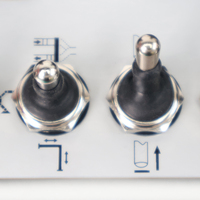 Control Remoto Inalámbrico Industrial de Grado Profesional para Pluma de Colocación de Concreto y Automatización de Equipos de Ingeniería