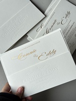 Cartes d'invitation de mariage personnalisées de luxe avec logo en texte, dorées à chaud et gaufrées, avec enveloppes assorties