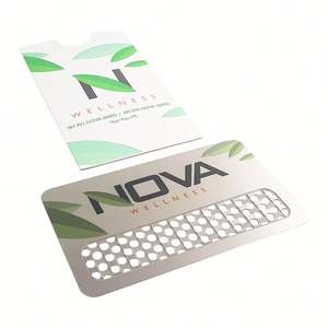 Carte de broyeur à herbes sèches classique personnalisée avec pochettes et logo gravé - Product Image 3