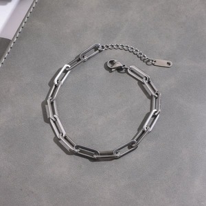 สร้อยข้อมือโลหะผสมสไตล์มินิมอลสำหรับผู้หญิง ดีไซน์รูปหัวใจสุดอินเทรนด์ ขนาด 5.5 มม. แบบหนีบ - Product Image 6