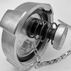 Tapa del Tanque de Combustible Diésel Freightliner Mack 600180 25195379 Para Vehículos Con Cadena Mantén Limpio - Product Image 4