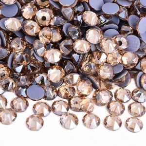 Strass en cristal OLeeya Premium 16 facettes Xirius, effet AB scintillant, à thermocoller, pour décoration de vêtements DIY - Product Image 3